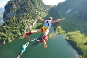 华体会在线登陆-4×100米混合接力队伍配合默契，混合接力比赛